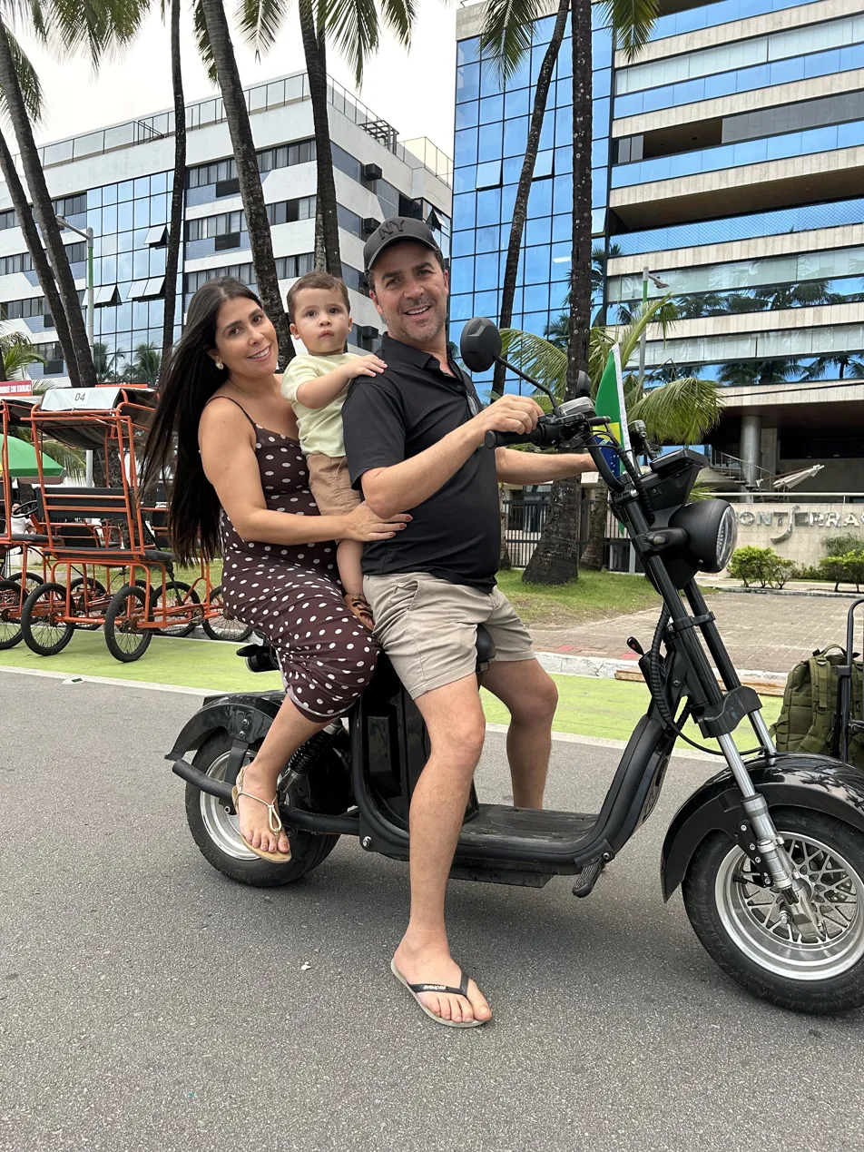 Momento 1 de uma família aproveitando a experiência VoltGO em Maceió
